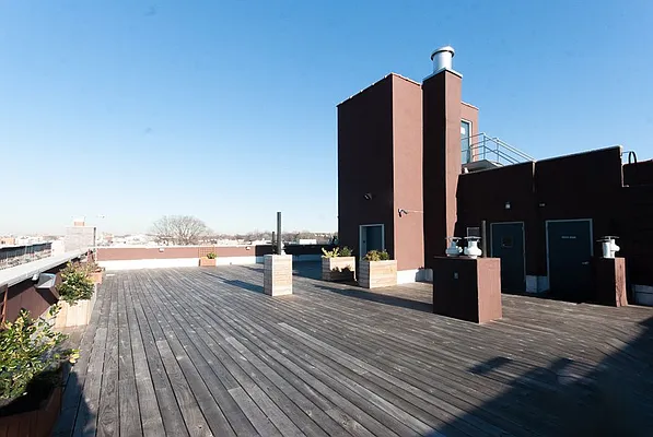 Rented by EXR | media 4