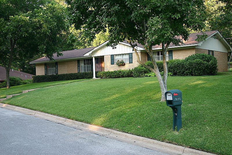 1st image of 2918 Dogwood Dr