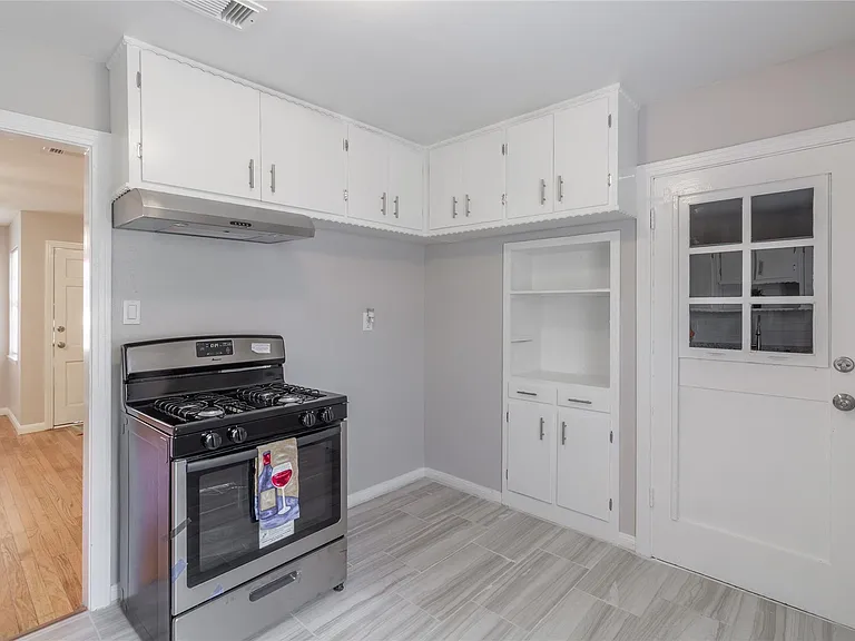 313 Evans St — Photo 8
