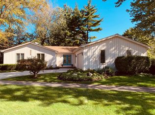 2S585 White Birch Ln, Wheaton, IL 60189