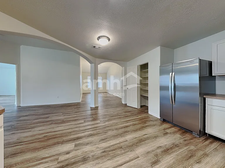 2518 Halstead Dr — Photo 4