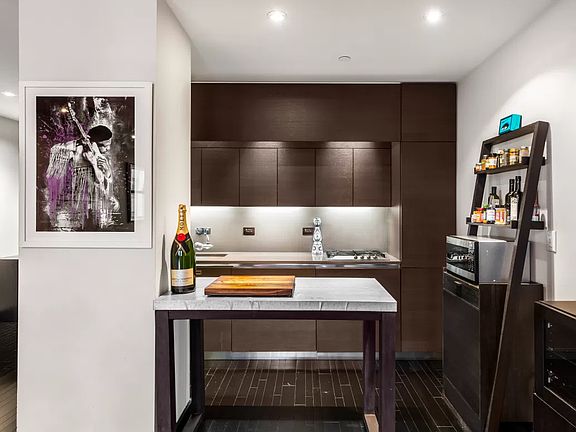 3rd image of 20 Pine St APT 1206