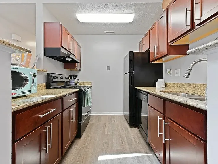 Oak Run Apartments — Photo 2