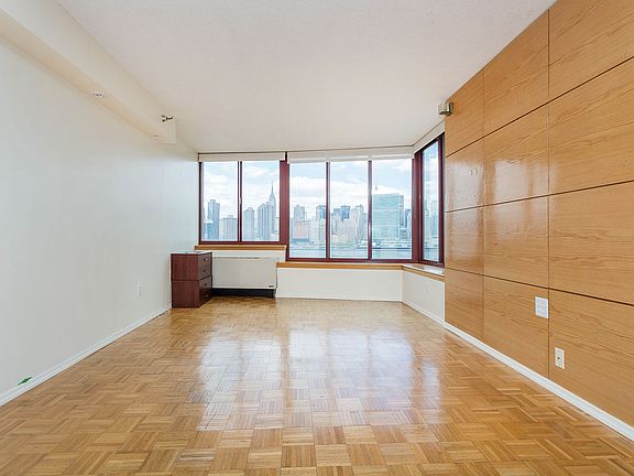 5th image of 474 48th Ave APT 10B