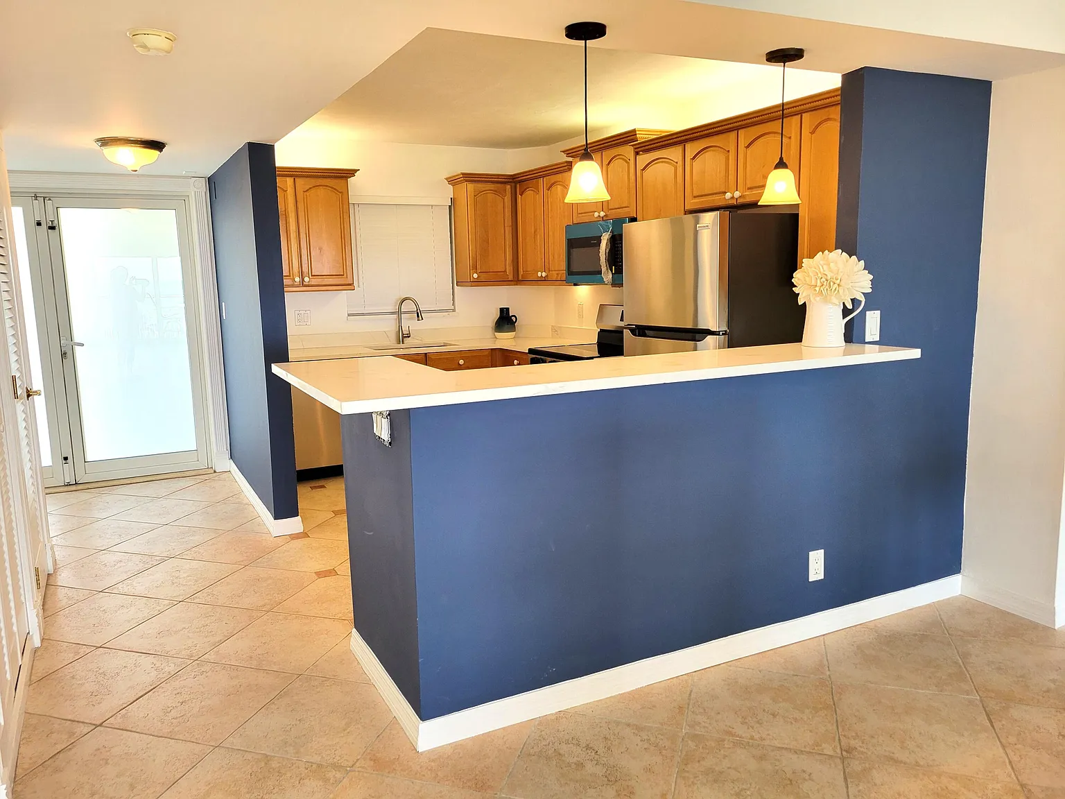 2 bed, 2.0 bath, 1290 sqft, $4,200 — Photo 3