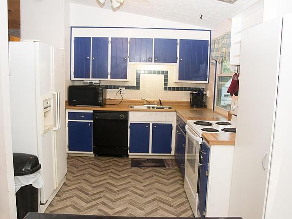 4th image of 215 Green Lake St