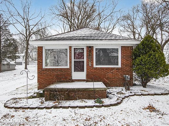 3rd image of 1860 Ladd Rd