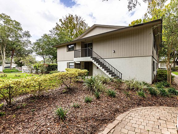2nd image of 2 Castania Ct