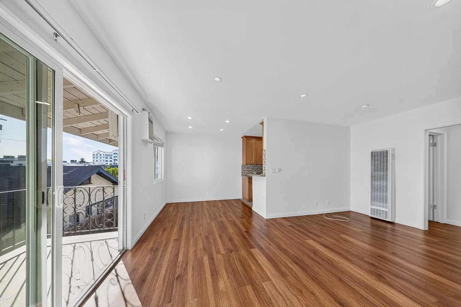 1 bed, 600 sqft, $1,800 — Photo 2