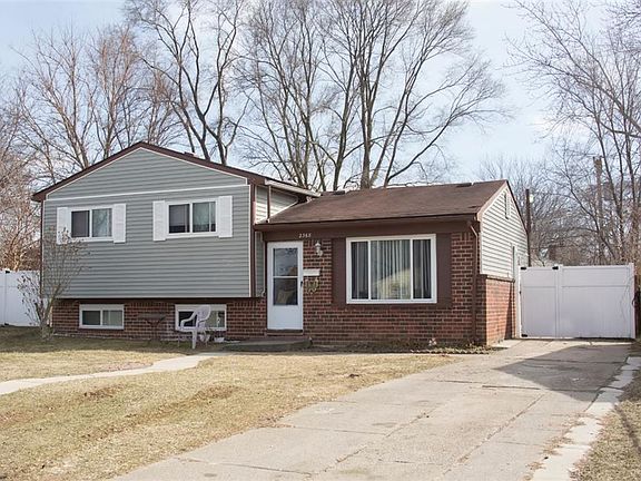2nd image of 2368 Pineridge Ct