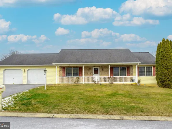 17 Vista Dr, Fredericksburg, PA 17026