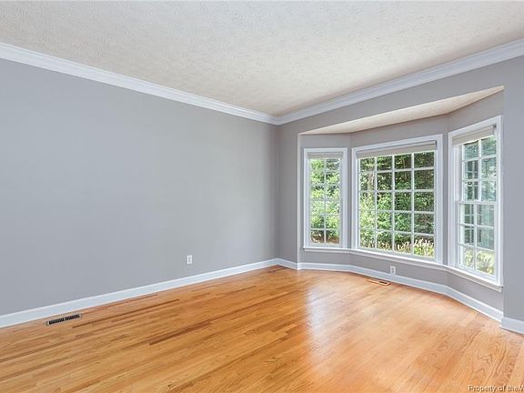 3rd image of 604 Beechwood Dr