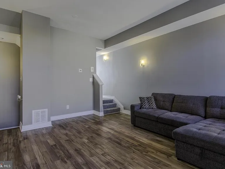 609 Jasper St — Photo 16