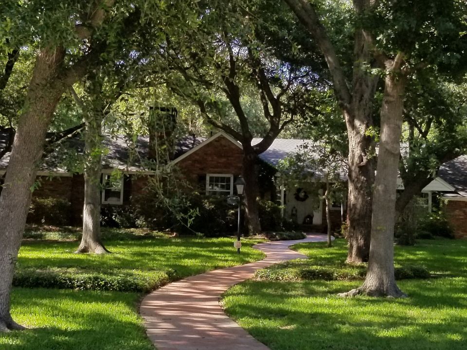 1st image of 1717 Greenwood Dr