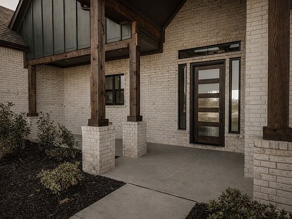 2nd image of 820 Evergreen Way