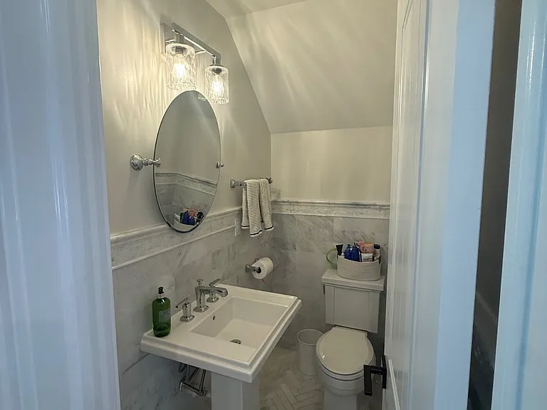 19 Lorraine Dr — Photo 8