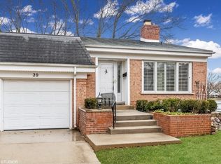 20 N Regency Dr E, Arlington Heights, IL