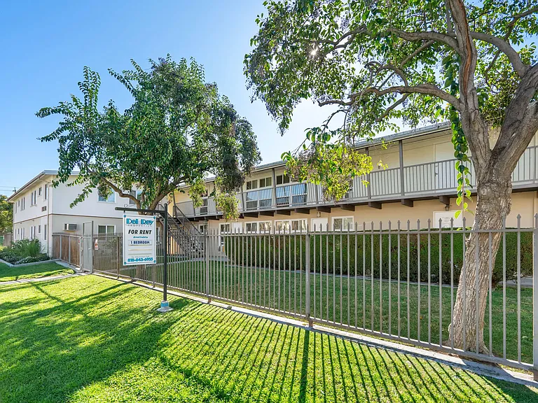 10110 Camarillo Pl. — Photo 14