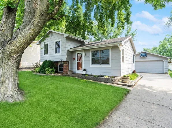 213 2nd St NW, Bondurant, IA 50035