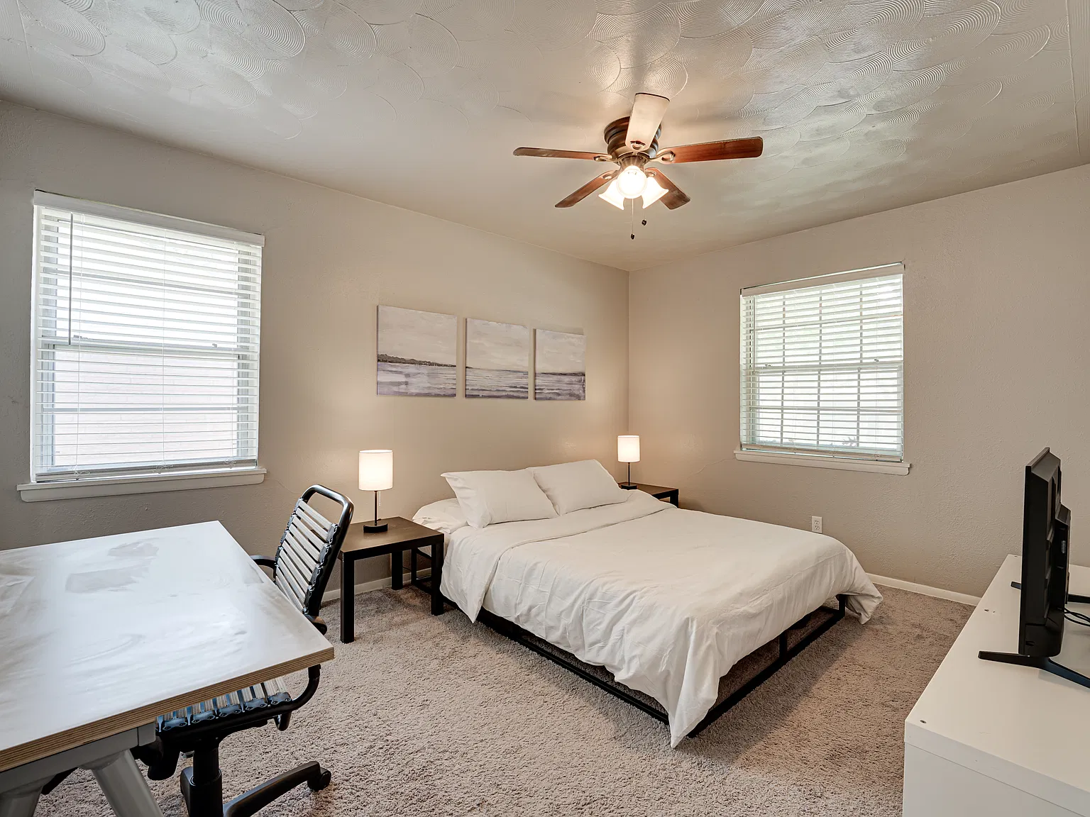 3 bed, 1130 sqft, $2,175 — Photo 3