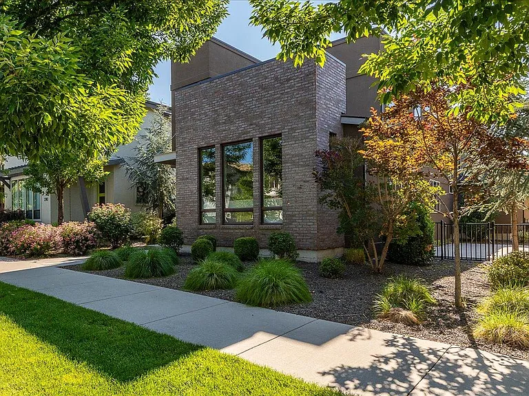 2758 S Honeycomb Way — Photo 1