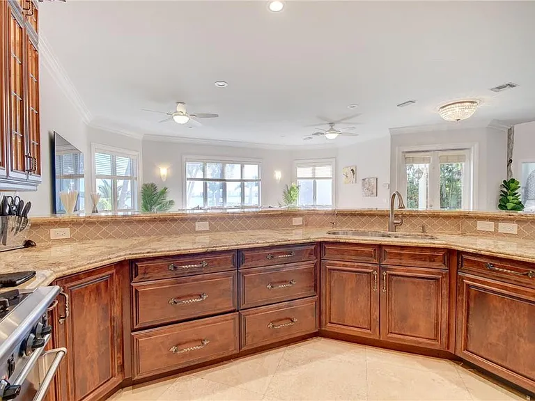 1320 S Lakeside Dr — Photo 11