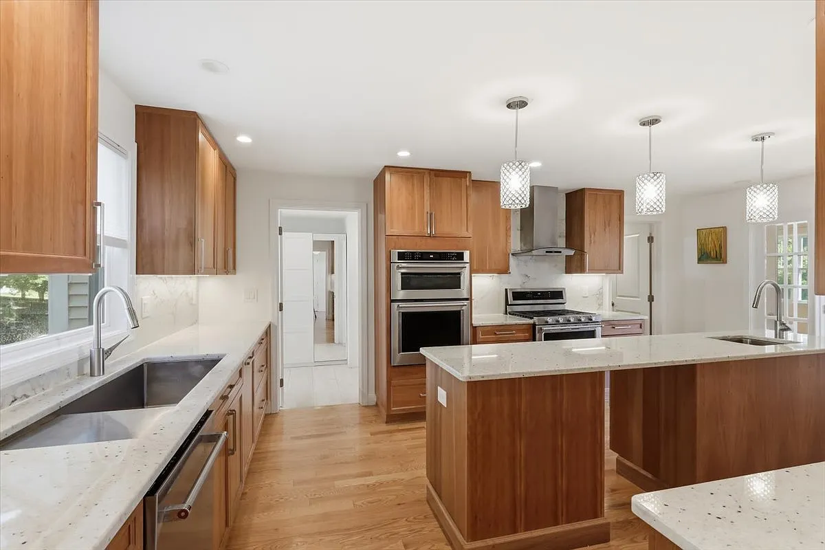 6 bed, 4960 sqft, $10,000 — Photo 4
