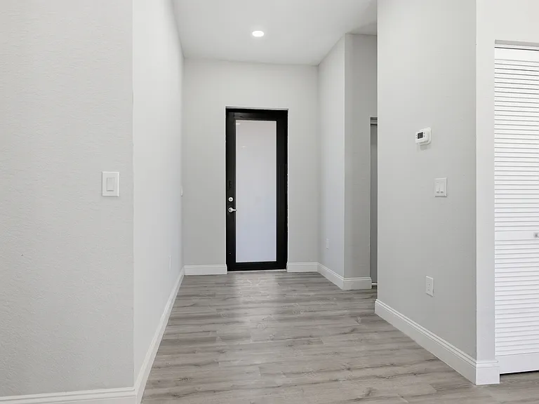 825 Carbon St E — Photo 14