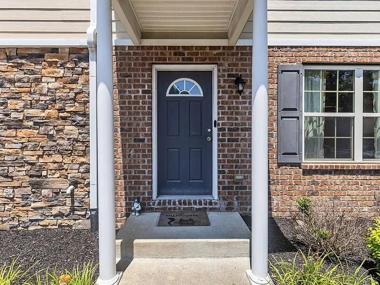 2021 Pinecrest Dr — Photo 2