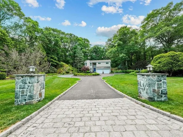 11 Amanda Court, Cortlandt Manor, NY 10567