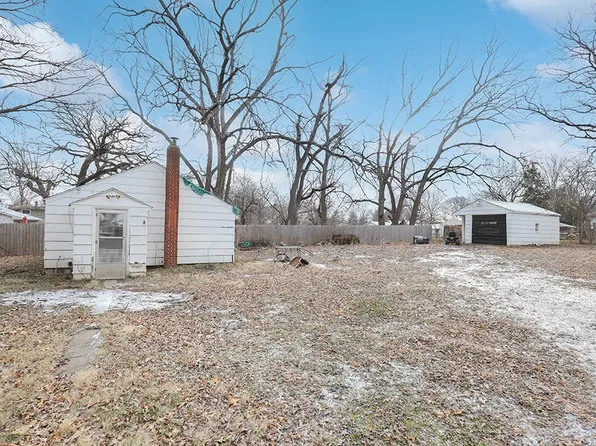 1531 E Glenwood Dr, Des Moines, IA 50320