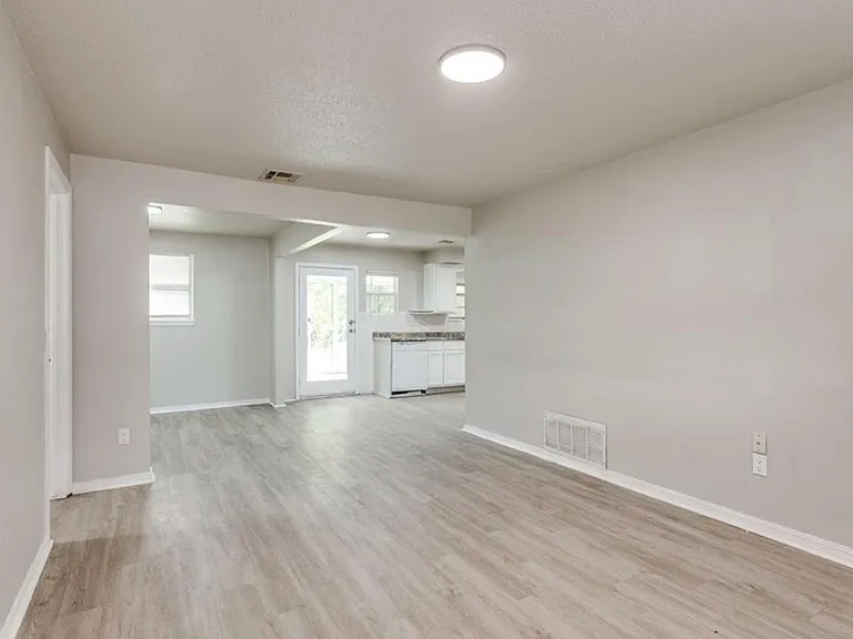 2908 SW 62nd St — Photo 5