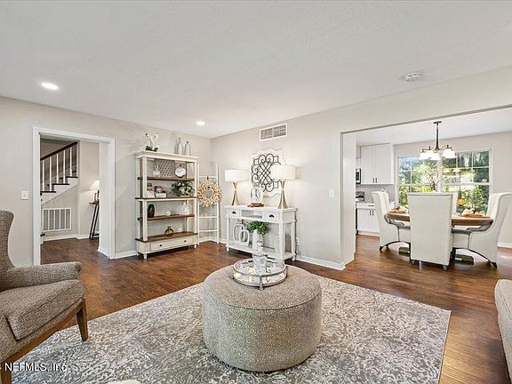 3rd image of 1562 MONTROSE AVENUE Avenue E