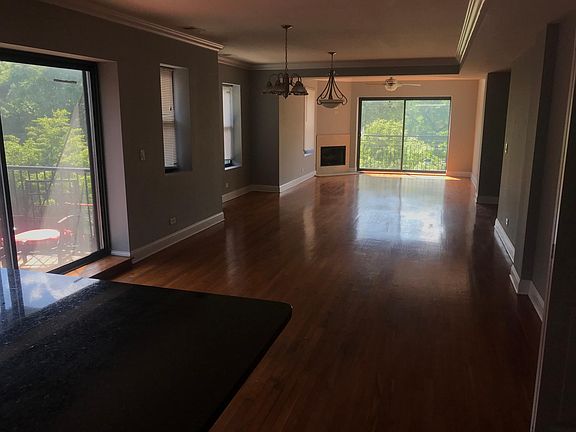 3rd image of 4627 S Drexel Blvd Unit 3E