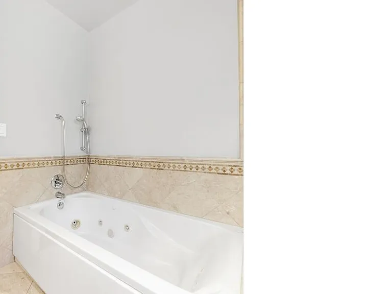 2230 W 30th St — Photo 22