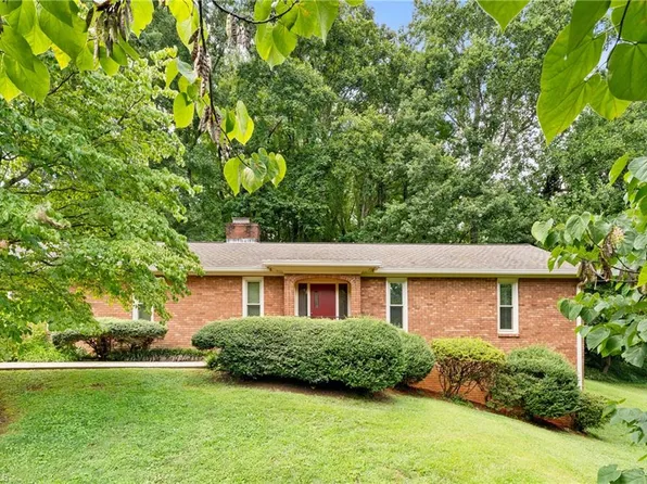 4480 Langhorne Dr, Winston Salem, NC 27106