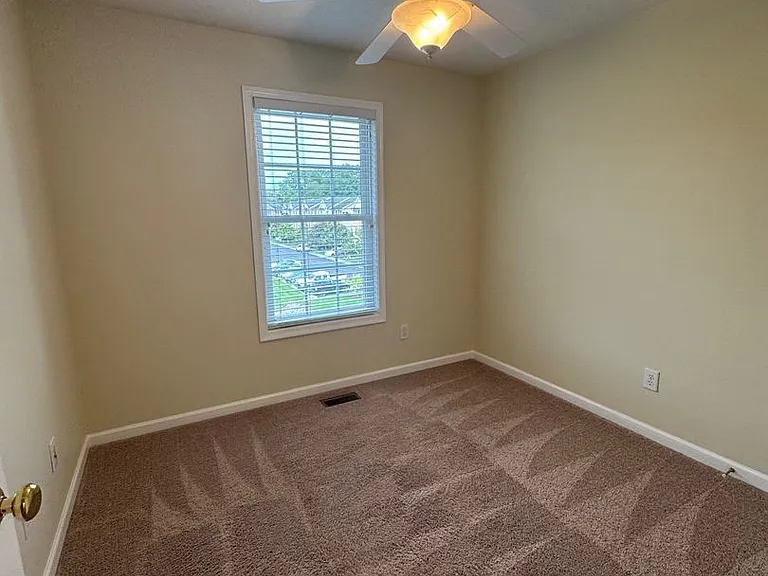 3046 Crystal Spring Ln — Photo 14