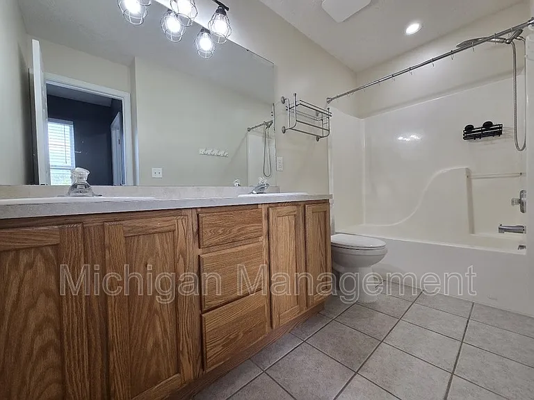 684 Glenlivet St — Photo 19