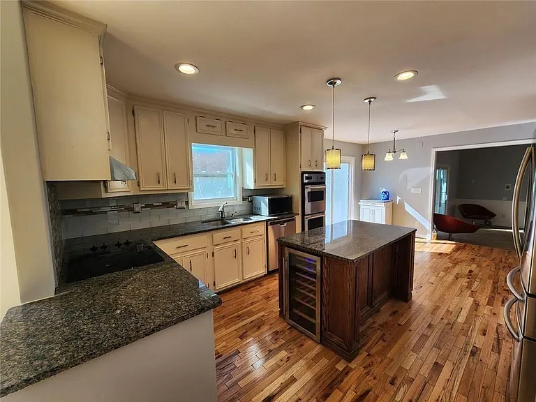 885 Melody Ln — Photo 10
