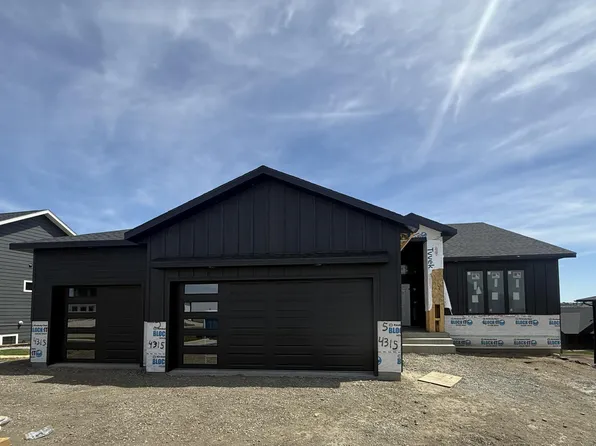 4315 Elk Ridge Dr, Bismarck, ND 58503