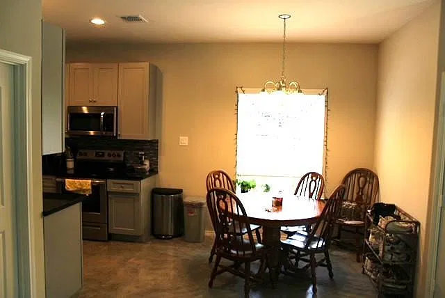 3 bed, 2.5 bath, 1915 sqft, $1,700 — Photo 2