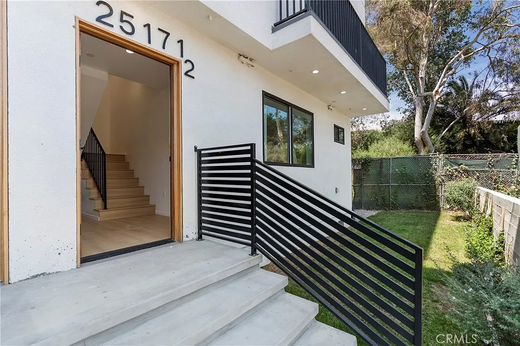 Building Photo - 2517 Alsace Ave #1/2