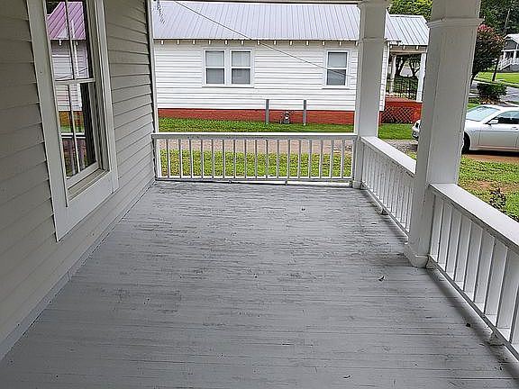 4th image of 135 Sims St