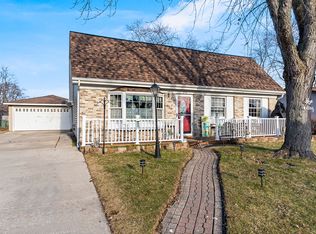 250 Butternut Dr, Bolingbrook, IL 60440