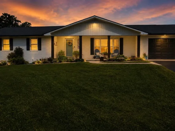 1679 Brookview Dr, Dandridge, TN 37725