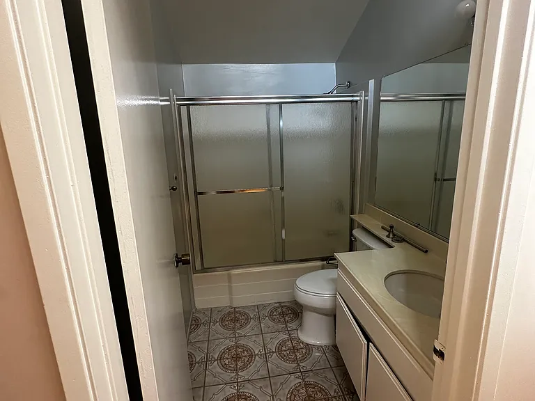 557 E Verdugo Ave #J — Photo 10