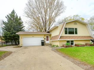 3022 Legend Ln, Grand Forks, ND 58201