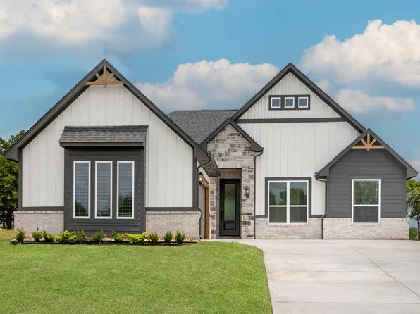 2377 Clubhouse Dr, Blanchard, OK 73010