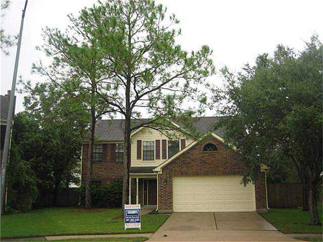 Hugh home on cul-de-sac yard. Near ball park and Hwy. 3, YMCA, and I45.