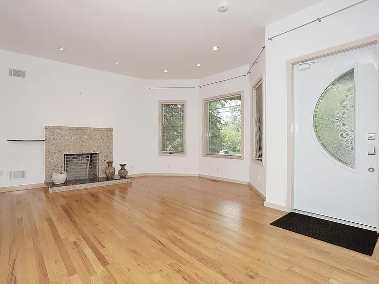 25 Bogert Pl #1 — Photo 3